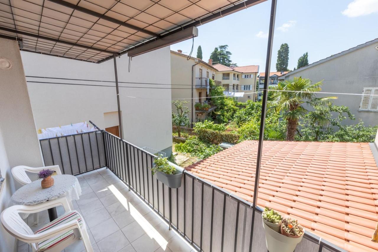 Apartment Oleander Malinska Buitenkant foto