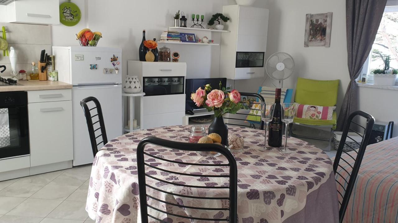 Apartment Oleander Malinska Buitenkant foto